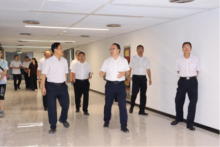 校领导带队检查秋季学期开学准备工作