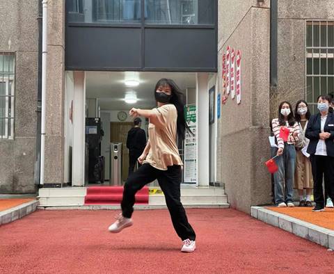 说明: f37f92e58fbe2221ed409d15eecbfcd