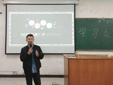 B0EE06FEC3DEFA6E8F9C0699F00CCFC7